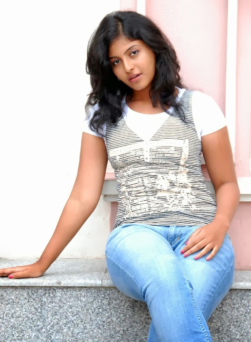 Anjali+In+Jeans+(3).jpg