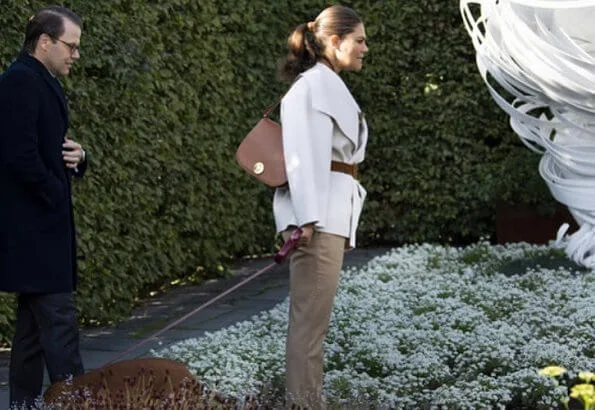 Crown Princess Victoria wore a wool and cashmere-blend jacket from Toteme, Ralph Lauren boots, Little Liffner bag. King Carl Gustaf, Queen Silvia