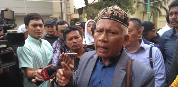 Pencopotan Baliho HRS oleh TNI Tak Memiliki Dasar Hukum, Damai: Itu Bentuk Sikap yang Arogan!