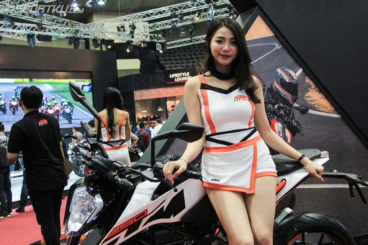 SPG seksi Motor KTM manis dan imut