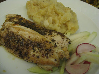 Lokál Dlouhááá - Chicken, mashed potatoes, and onion