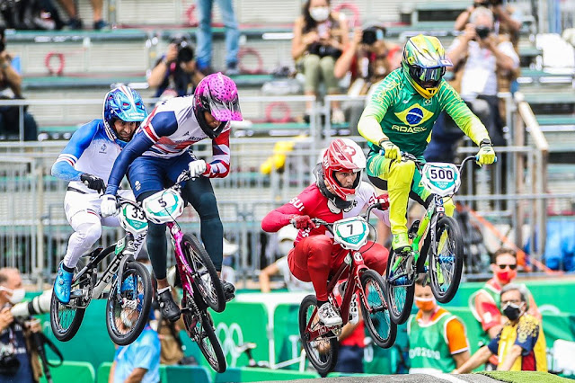 Renato Rezende na semifinal do BMX Racing nos Jogos Olímpicos de Tóquio - Foto: Gaspar Nóbrega / COB
