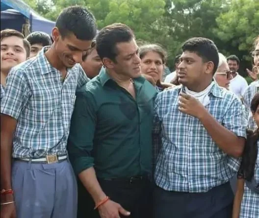 salman-khan-in-orphanage