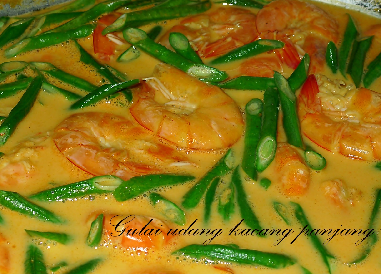Ibu Sham Gulai udang dengan kacang panjang.