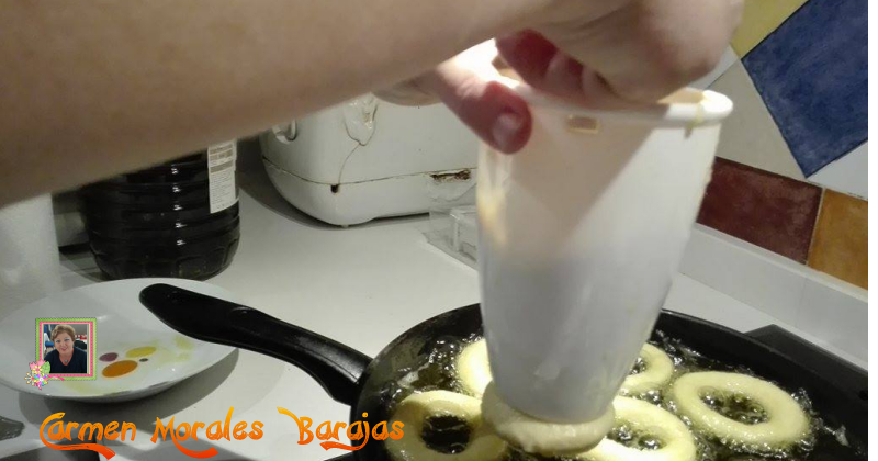 Friendo las rosquillas