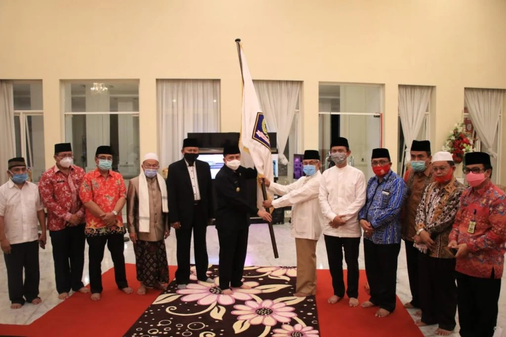Lepas Kafilah Sulut ke MTQ Nasional di Padang, Agus Fatoni Ingatkan Soliditas dan Patuhi Prokes