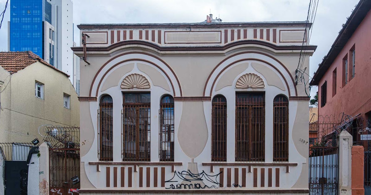 Fotografando Curitiba: Uma bela fachada na Saldanha Marinho