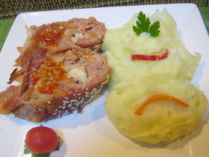 Sushi din carne cu cascaval in bacon