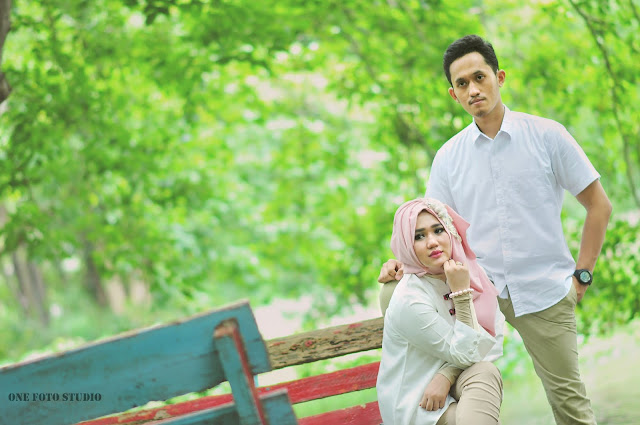 Ternyata Seperti Ini Hukum Pajang Foto Prewedding di Undangan! Jangan Sampai Berdosa! 