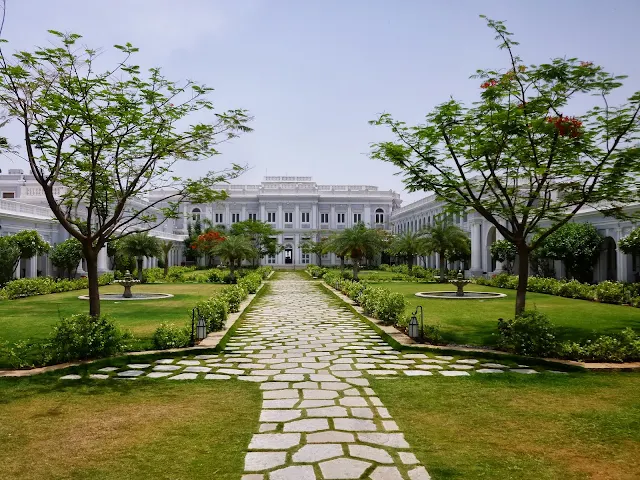 Falaknuma Palace Hyderabad Images: interior courtyard