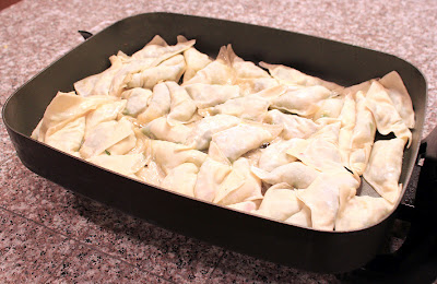 how many potstickers can i place in 1 pan