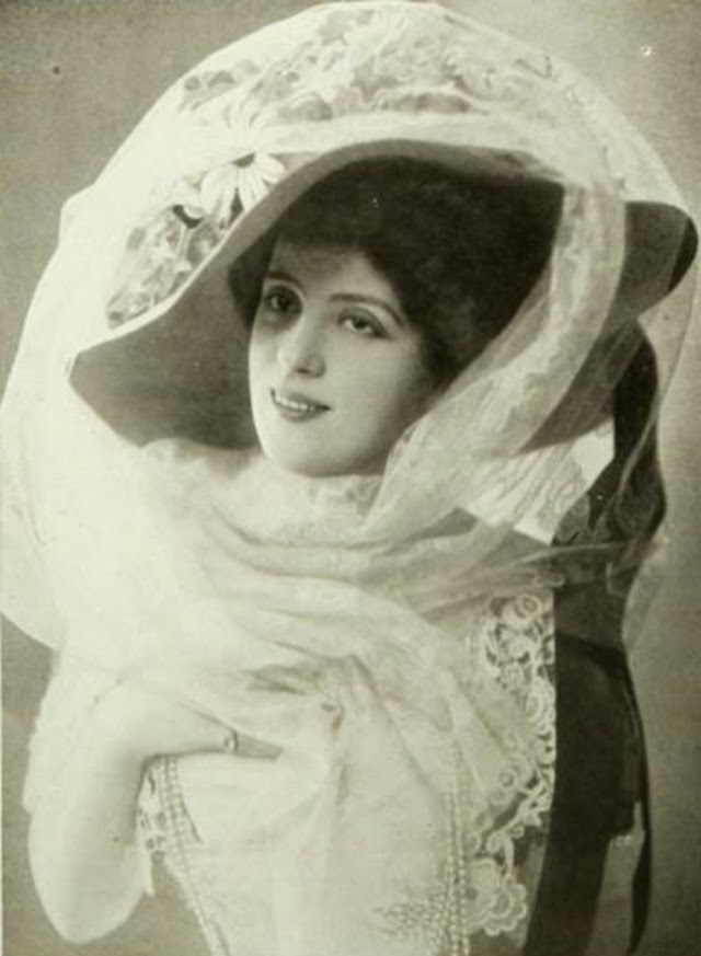Beautiful Parisian Women's Fashion From the 1900s ~ vintage everyday