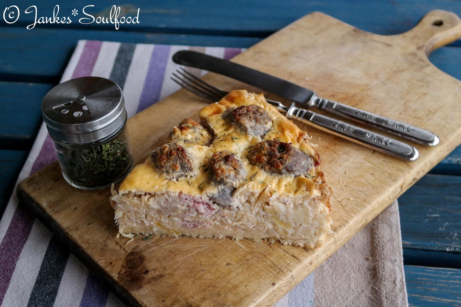Jankes*Soulfood Sauerkrautkuchen mit WildschweinBratwurst