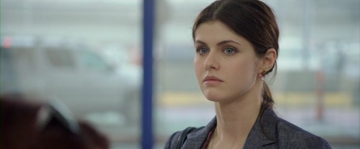 Films Et Séries Tv Avec Alexandra Daddario Movie and TV Cast Screencaps: Alexandra Daddario as Kate in The Layover