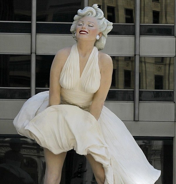 VJBrendancom Giant Marilyn Monroe Hovers O