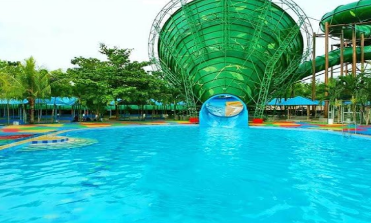 Menjajal Wahana Hairos Waterpark Medan, Wisata Air Paling ...