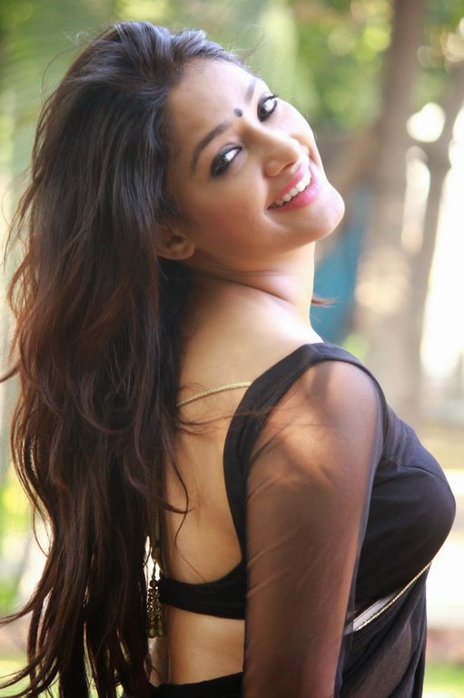 Mandy Takhar Sex Video - Actress Samruthika Latest Cute Hot Transparent Black Saree - Actress Doodles