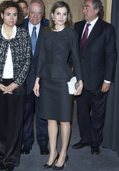 Queen letizia wore Carolina Herrera Cashmere Skirt-Suit, Malababa clutch, BBVA Bank