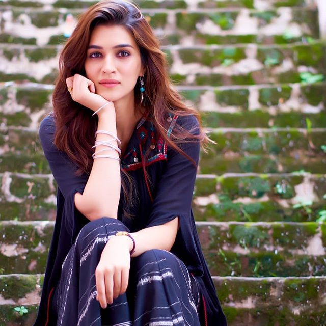 Beautiful Kriti Sanon HD Wallpapers Images Pics And Photos ...