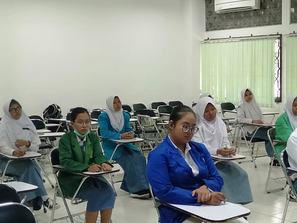 WhatsApp%2BImage%2B2019 12 03%2Bat%2B09.27.07 - Theresia Karunia Esta Rossary  Siswi SMK Kesehatan Binatama Raih Juara II LKS Tingkat DIY