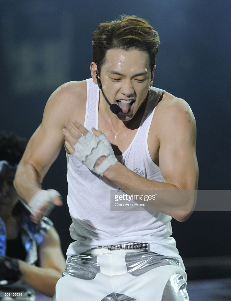 http://1.bp.blogspot.com/-F9EgrJuNWRE/VqXRKVnyvUI/AAAAAAABQu4/xrFxVyRPB40/s1600/south-korean-singer-rain-performs-onstage-during-his-concert-the-picture-id506499314.jpg