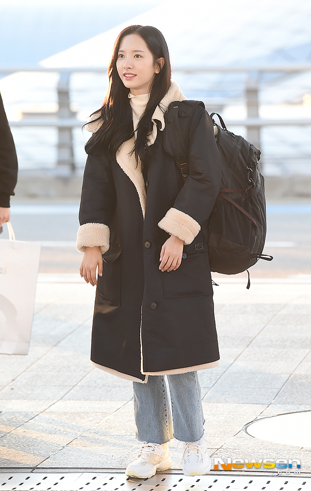 정법촬영.. 인천공항 출국하는 우주소녀 보나.jpg | 인스티즈