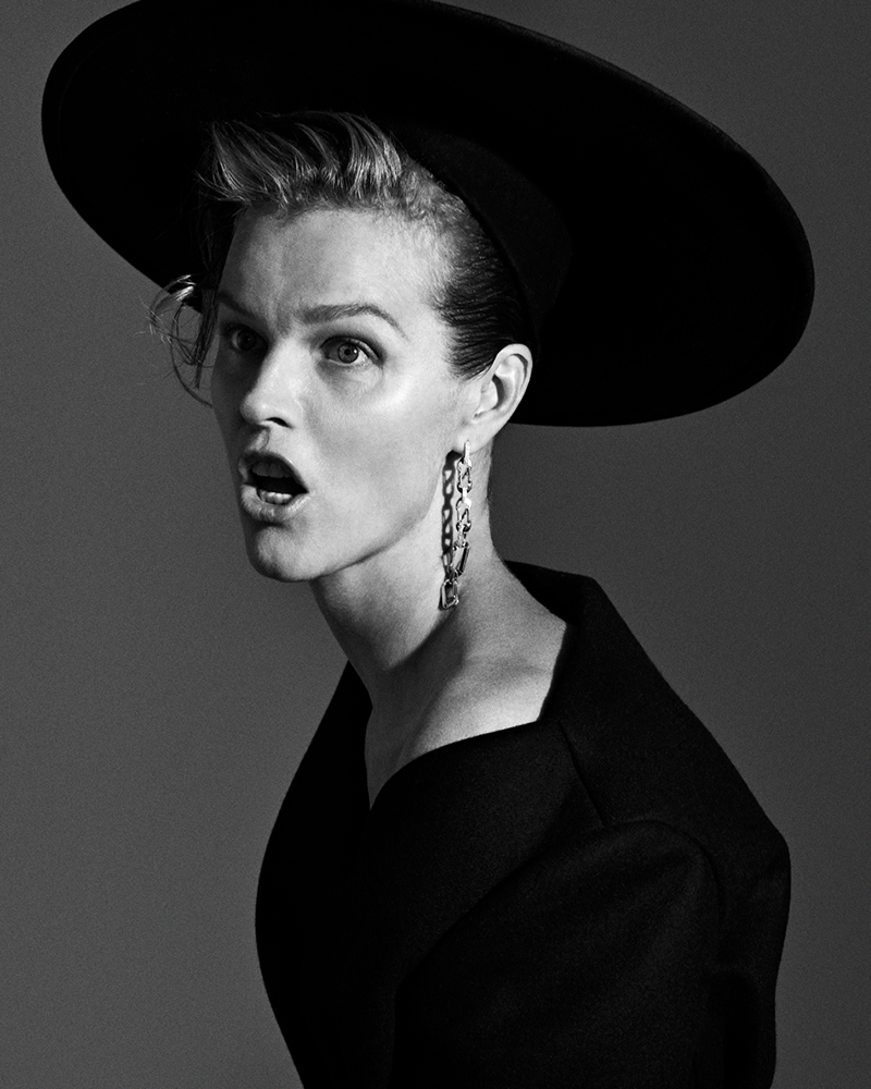 39 Lolas: Eva Herzigova by Branislav Simoncik for Vogue Portugal