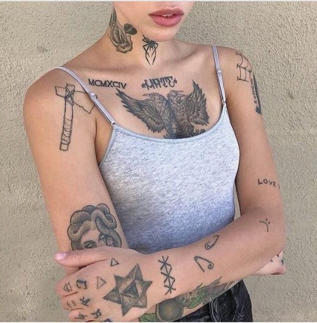 Contoh Desain Tato Keren Di Dada Kaum Wanita Terbaru 2019 Tato Terbaru
