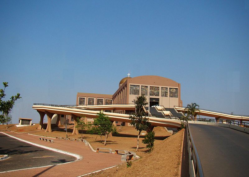 Criações Divinas: Trindade de Goias, Basílica da Santíssima Trindade.