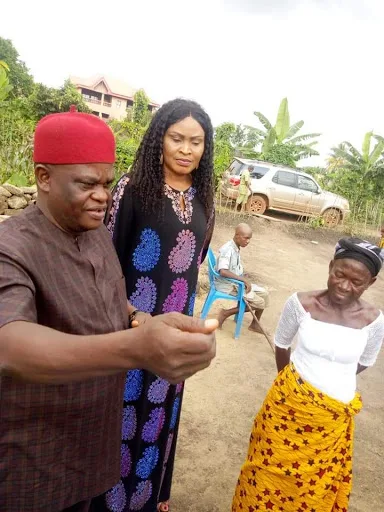 Chief Benard Chidebe and his Lolo, during the house presentation at Awba-Ofemili on Sunday, August 2, 2020. With them is the beneficiary, Mrs. Mary Nwadiogbu.