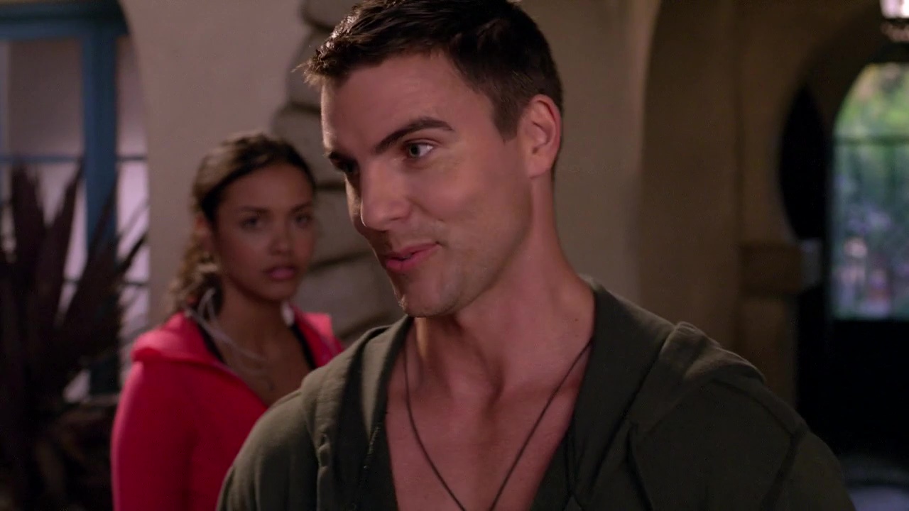 Films Et Séries Tv Avec Colin Egglesfield ausCAPS: Colin Egglesfield shirtless in Melrose Place (2009) 1-02