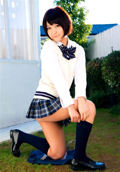 Ngắm dáng đẹp ngây ngất của em học sinh cấp ba