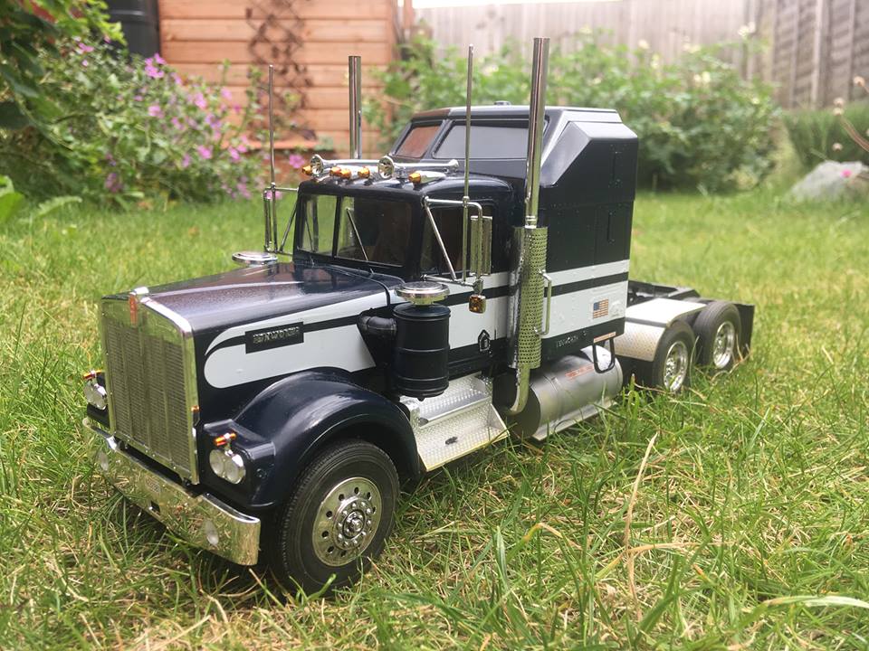 Neu Kenworth W900 Aerodyne Revell 11507-1/25 Historic Series Neu Kenworth W900 Aerodyne Revell 11507-1/25 Historic Series