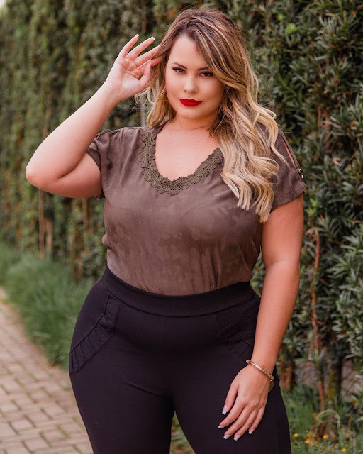 Emily Luis Plus Size Model, Biography, Age, Weight, Height, Lifestyle ...