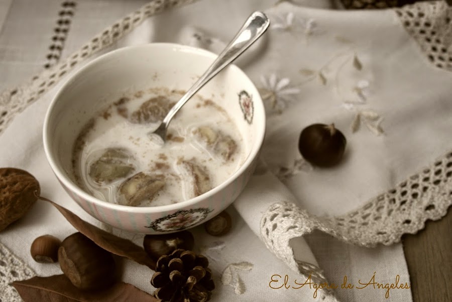 Castañas con leche, canela,otoño