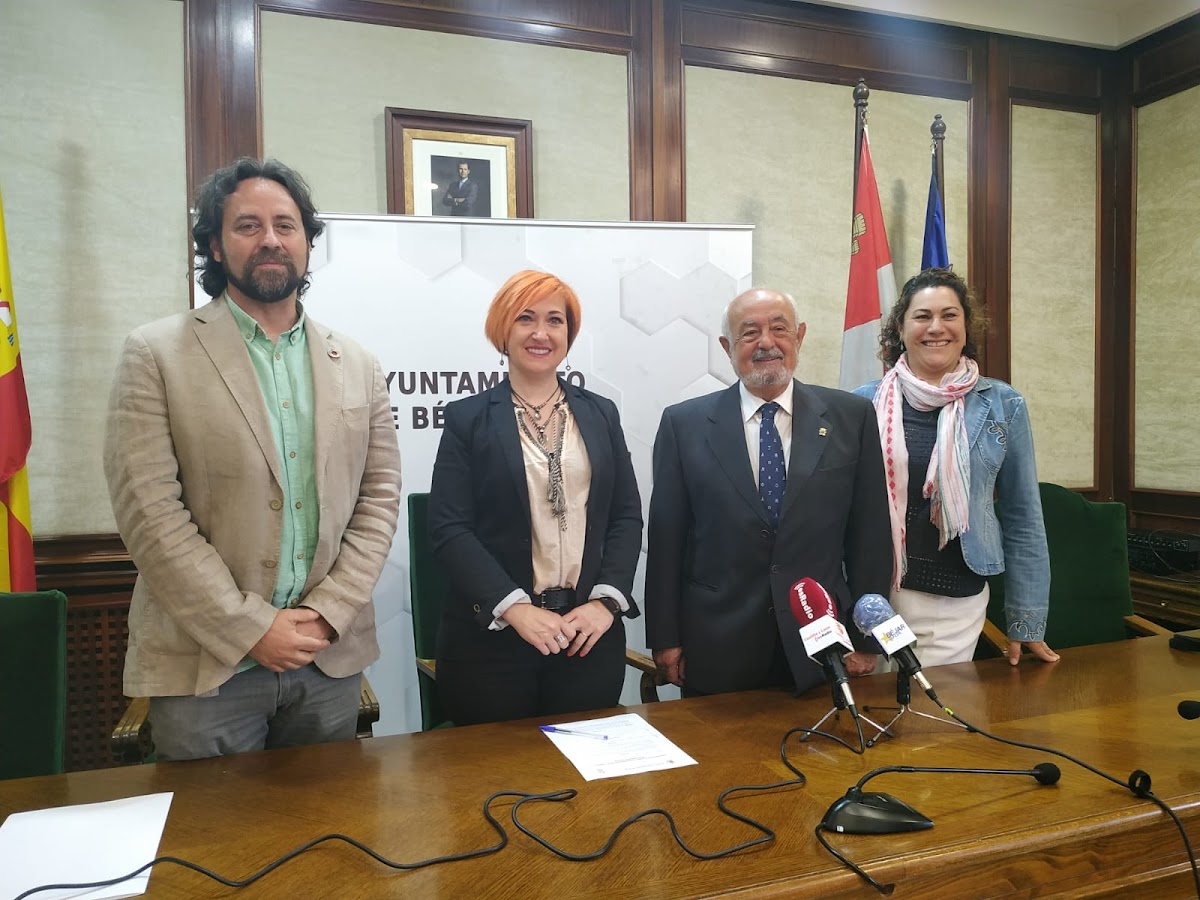 El Ayuntamiento renueva el convenio con Cáritas de Béjar - 3 de junio de 2022