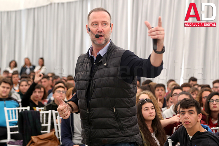 El presentador de Hermano Mayor impartirá una charla sobre prevención de  adicciones comportamentales en Alcañiz