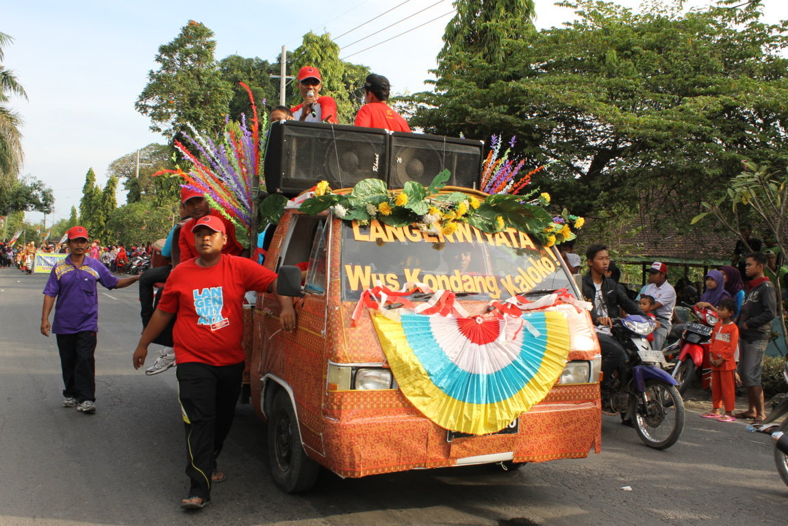 OSIS SMPN 2 NGIMBANG: Karnaval Agustusan 2013