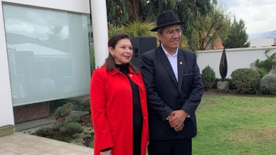 Sale de Bolivia la embajadora de México María Teresa tras expulsión