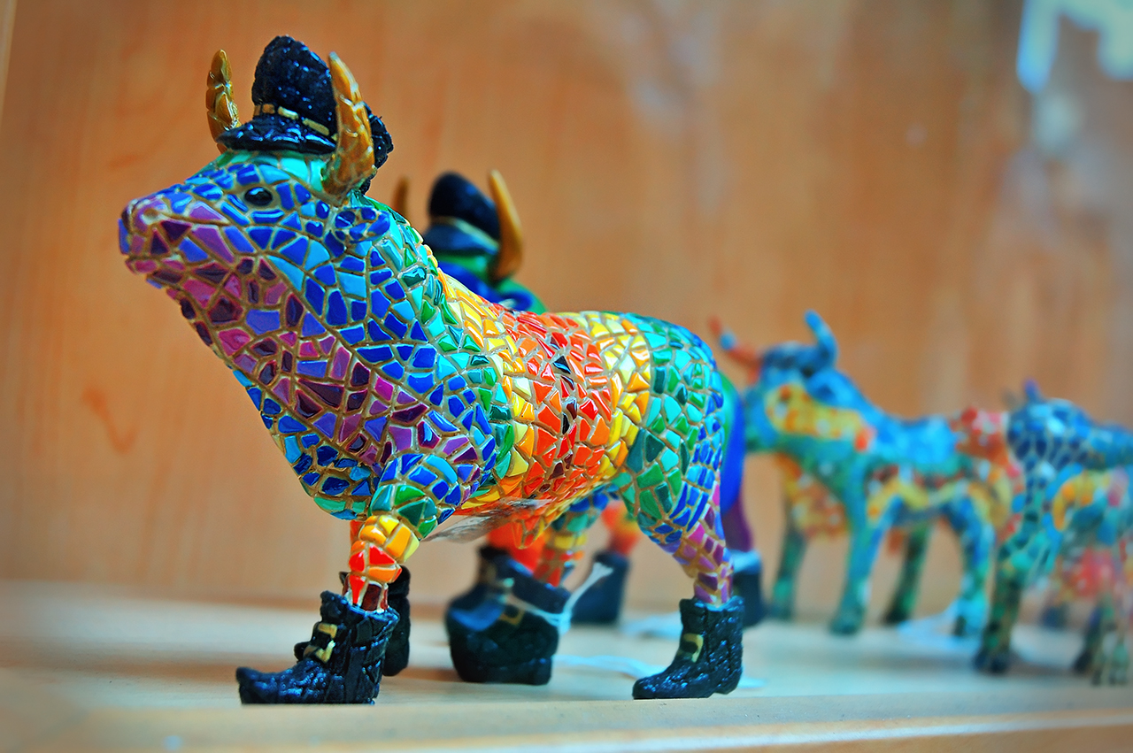 Mosaic bulls in souvenirs shops in Barcelona