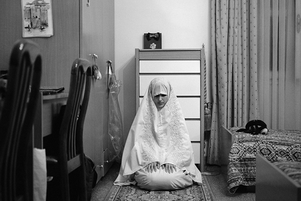 Wahai Muslimah, Shalatmu di Rumah Jauh Lebih Baik Daripada di Masjid