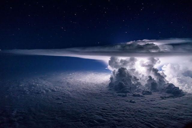 雲の上を飛ぶパイロットが撮った美しい写真6枚【n】