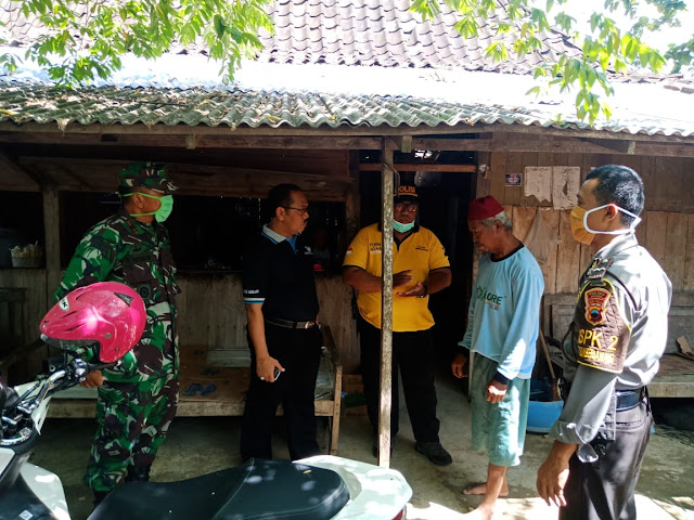 Cegah Corona, Danramil Sumberlawang Buat Imbauan Larangan Massa Berkumpul