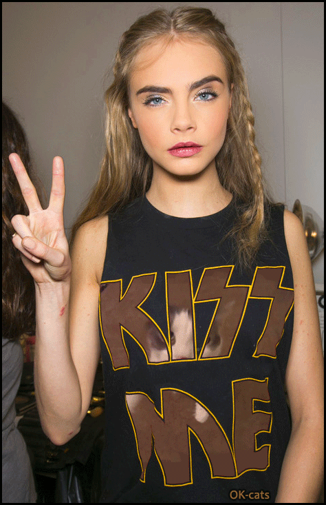 Art Cat GIF • Cara Delevingne loves cats • Kiss me Kitty • Yep Cara • SMACK ♥ Art Cat GIF • Cara Delevingne loves cats • Kiss me Kitty • Yep Cara • SMACK ♥