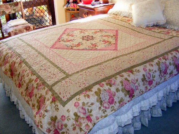 How to buy designer bed quilts