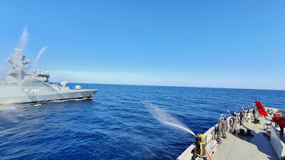 KRI Sultan Hasanuddin 366 Latihan Bersama "Mailbag Transfer  dan Sailing Pass " di Laut Mediterania