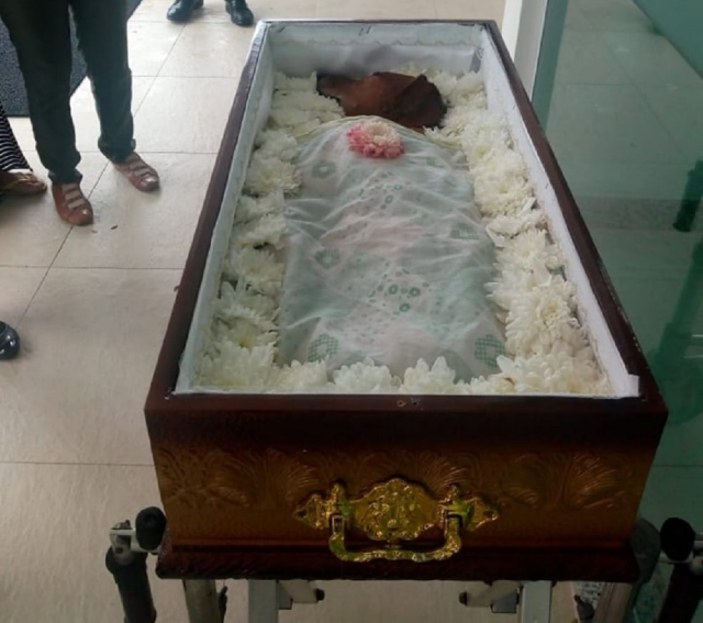 Foto de velório 'humano' para cão viraliza nas redes sociais