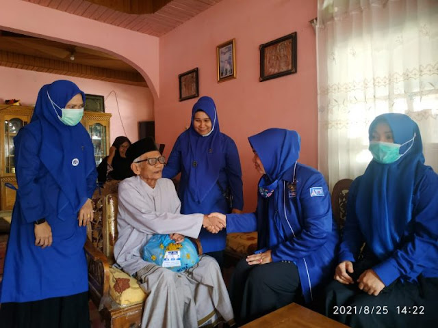 Anggota DPRD Pasbar Sifrowati, SH Melakukan Kegiatan Sosial Anggota DPRD Pasbar Sifrowati, SH Melakukan Kegiatan Sosial
