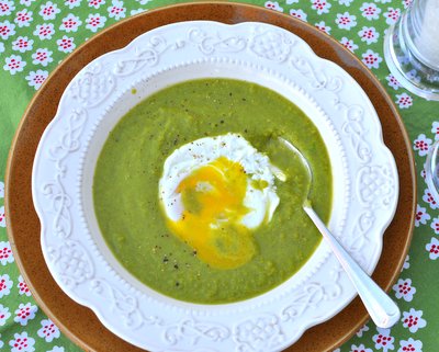 Very Very Green Green-Pea Soup ♥ KitchenParade.com, quick and easy with frozen peas. Beautiful color.