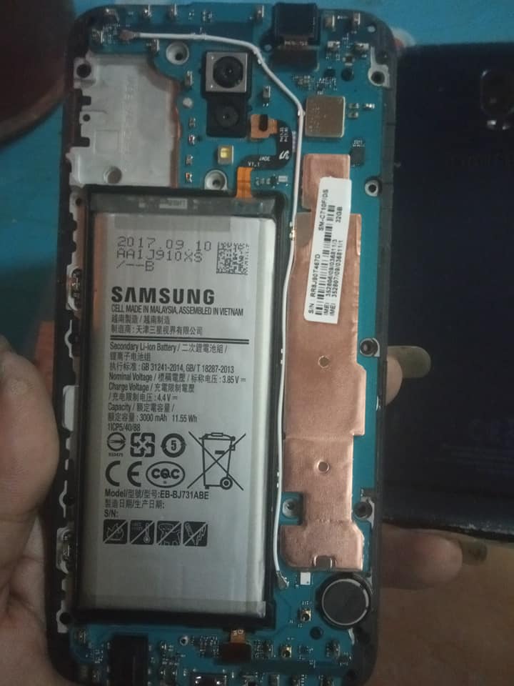 Biaya Ganti Baterai Tanam Samsung Galaxy J7 Plus